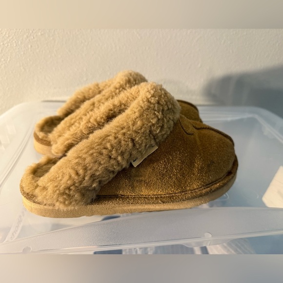 Bearpaw Slippers - Picture 5 of 9